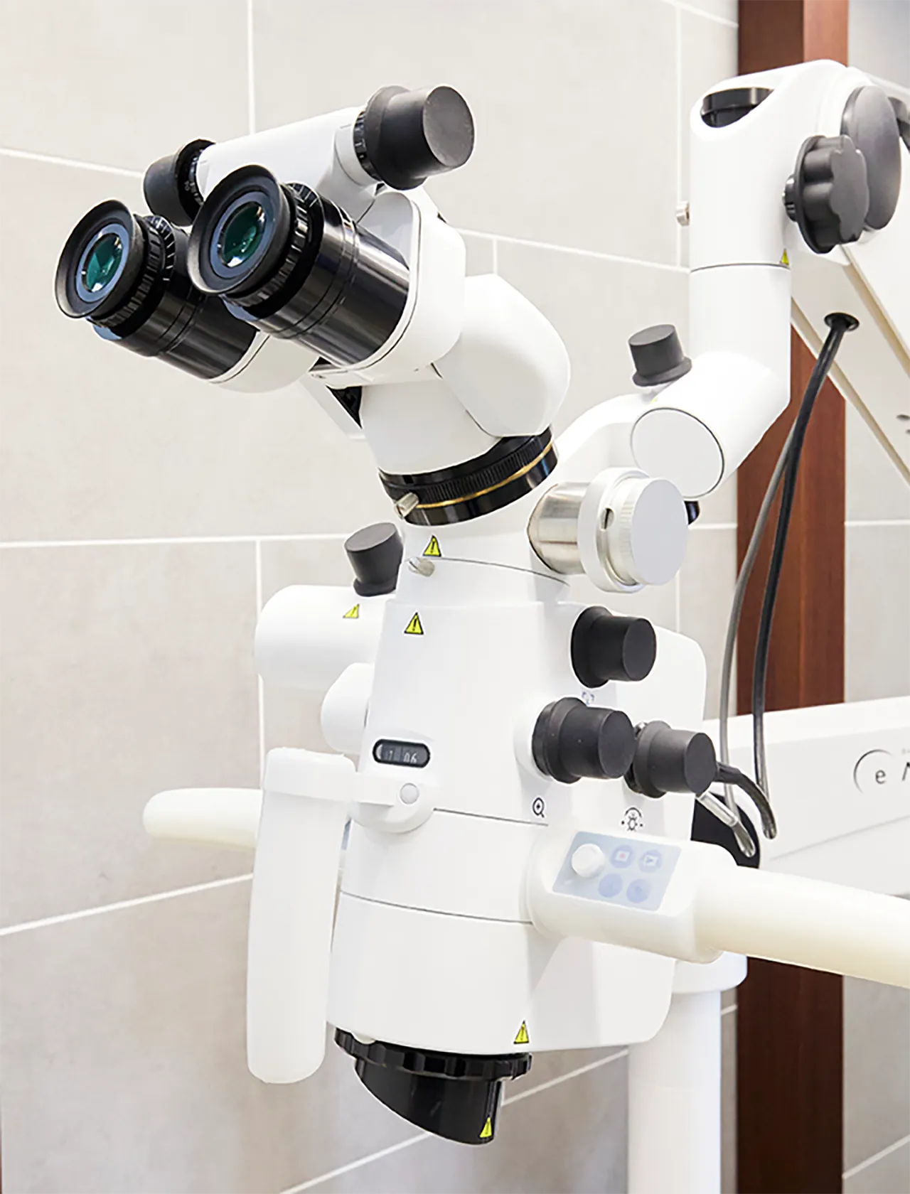  マイクロスコープ下の精密治療